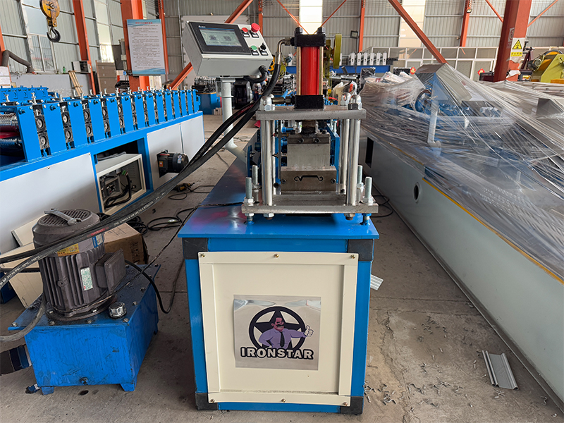 90mm rolling shutter door roll forming machine in Kenya 5