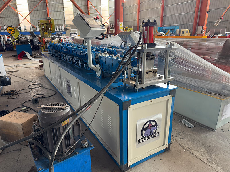 90mm rolling shutter door roll forming machine in Kenya 3
