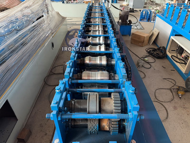 90mm rolling shutter door roll forming machine in Kenya 7