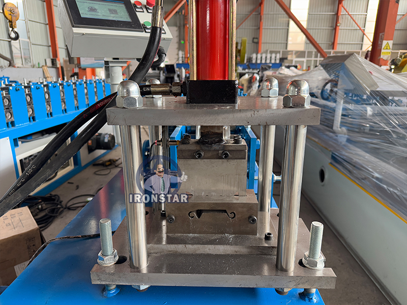 90mm rolling shutter door roll forming machine in Kenya 9
