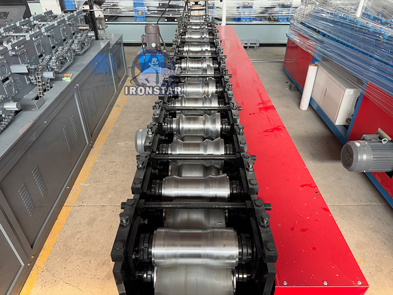 Станок для профилирования рулонных ворот шириной 128 мм (180°) в Алжире. 9