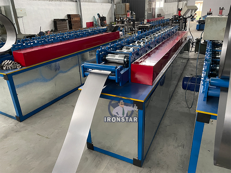 Máquina perfiladora de puertas enrollables para Libia 6