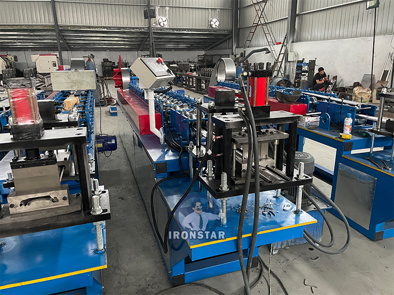 Máquina perfiladora de puertas enrollables para Libia 3
