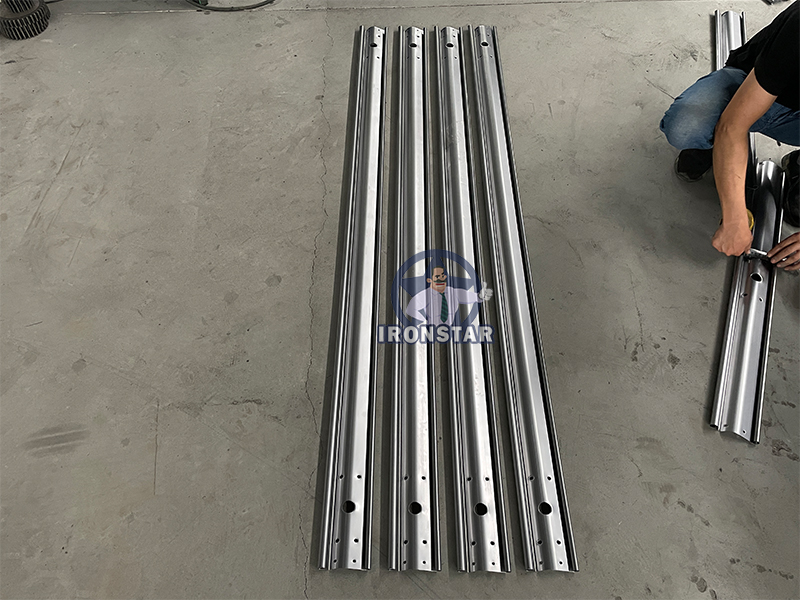 Máquina perfiladora de puertas enrollables para Libia 10