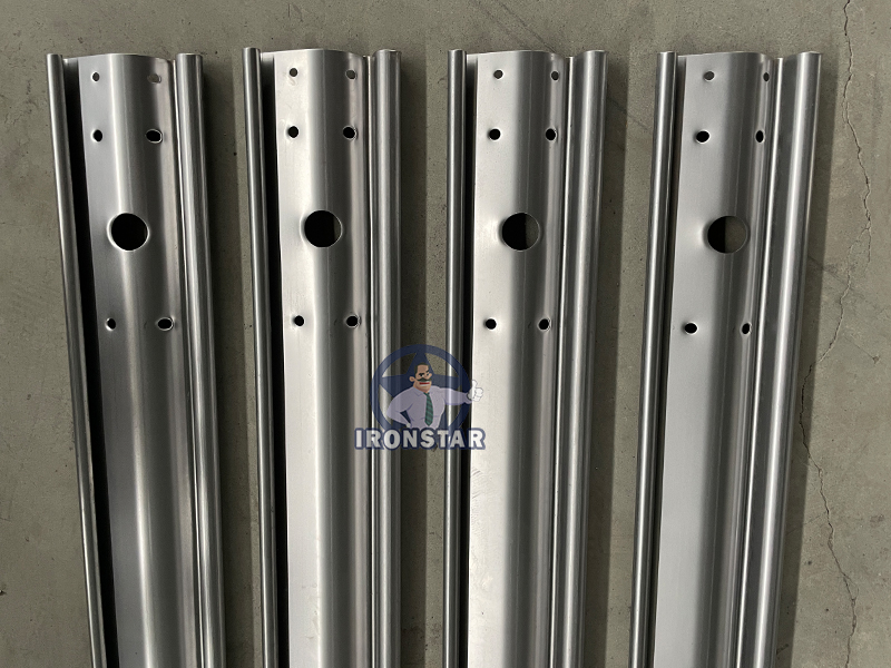 Máquina perfiladora de puertas enrollables para Libia 11