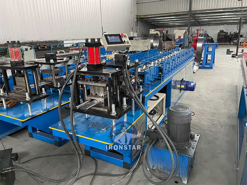 Máquina perfiladora de puertas enrollables para Libia 4