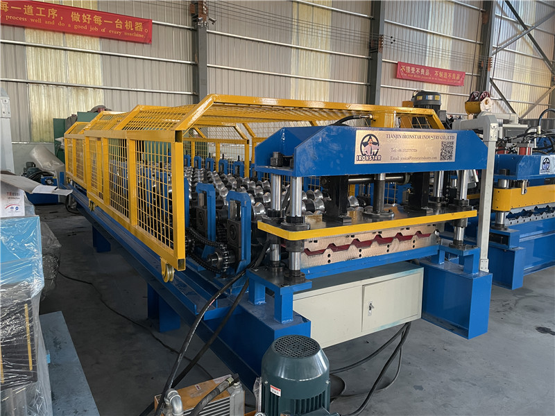 IRONSTAR PBU panel roll forming machine in America 5