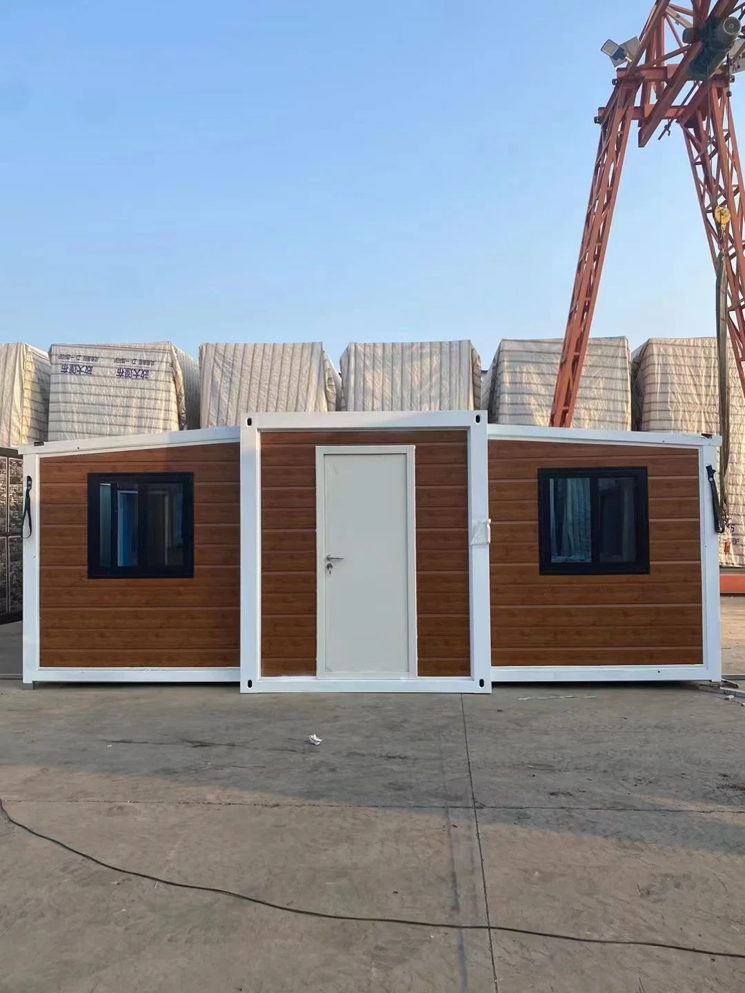 Australia Low Cost Luxury Container Home 40FT Prefab Expandable Container House for Sale 1