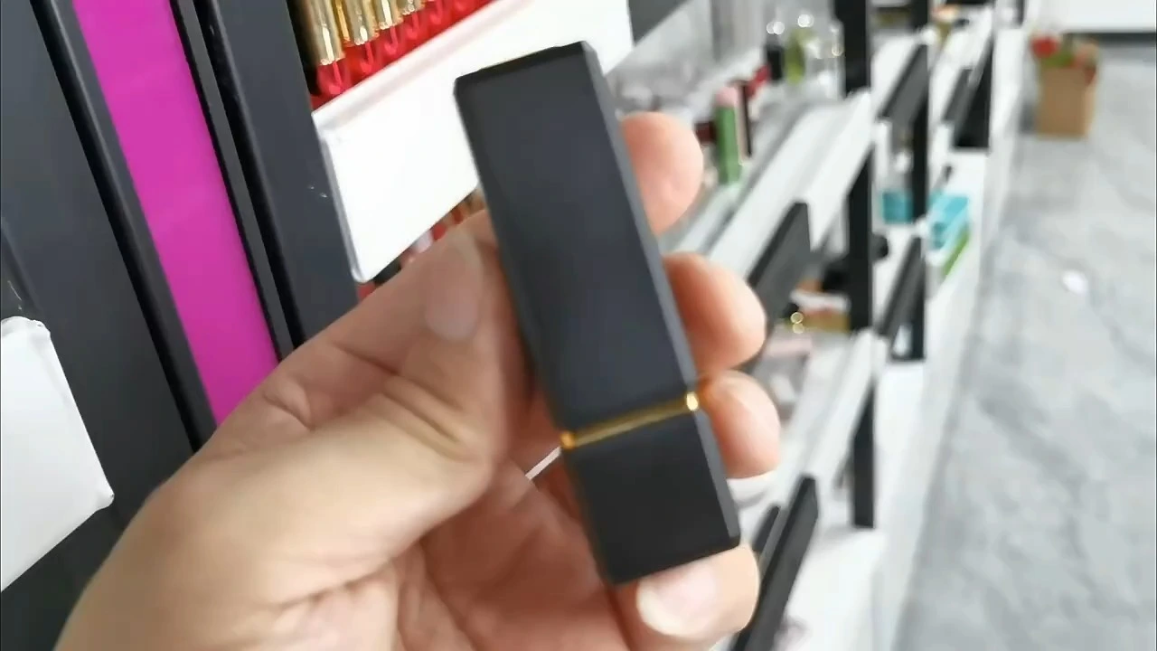 High-Quality Oil-Free Lipstick: The Perfect Combination of Long-Lasting Color and Transfer-Proof Wear 1