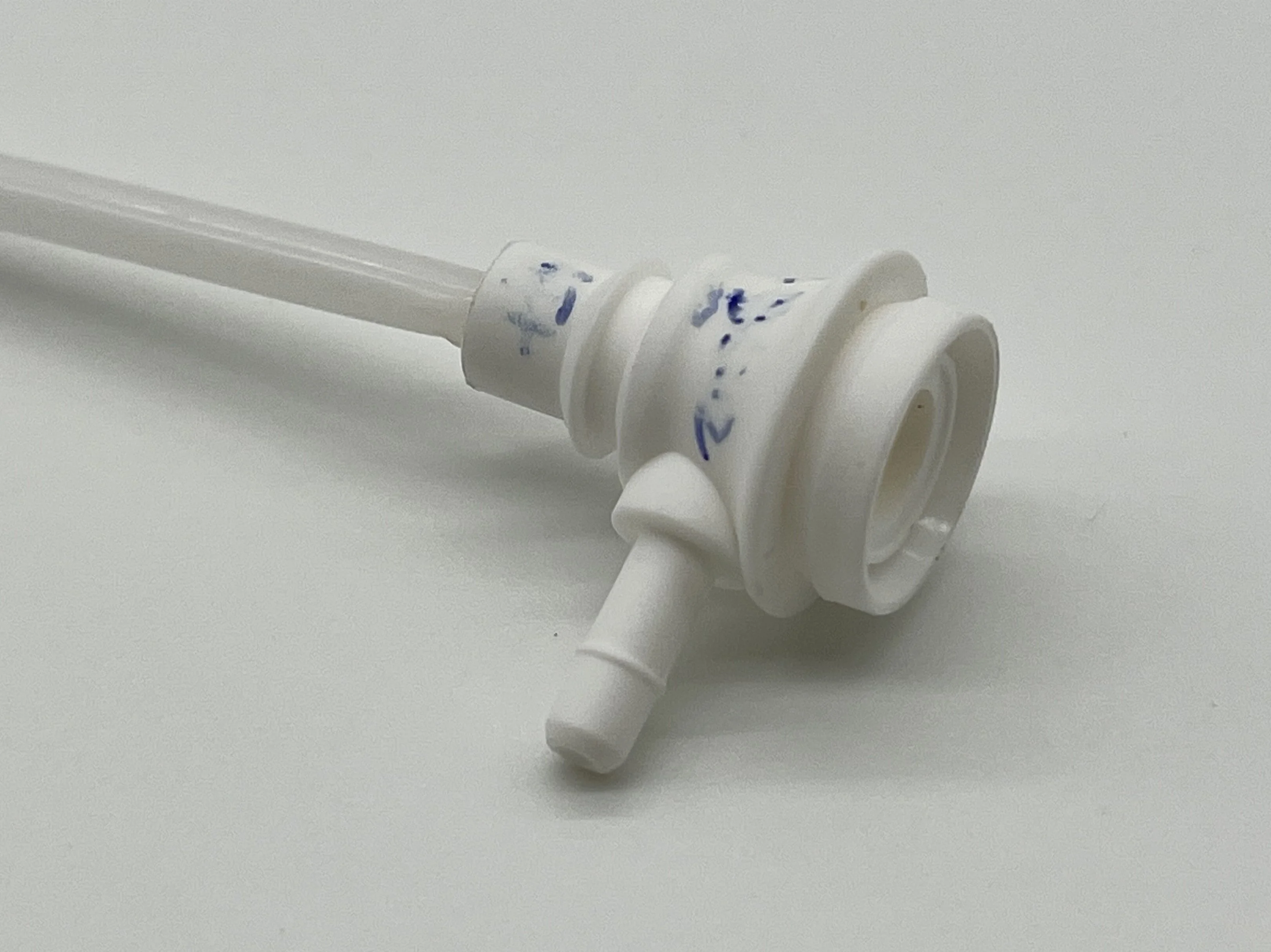 Advanced Medical Plastic Components – Hub Overmolding Solutions 1