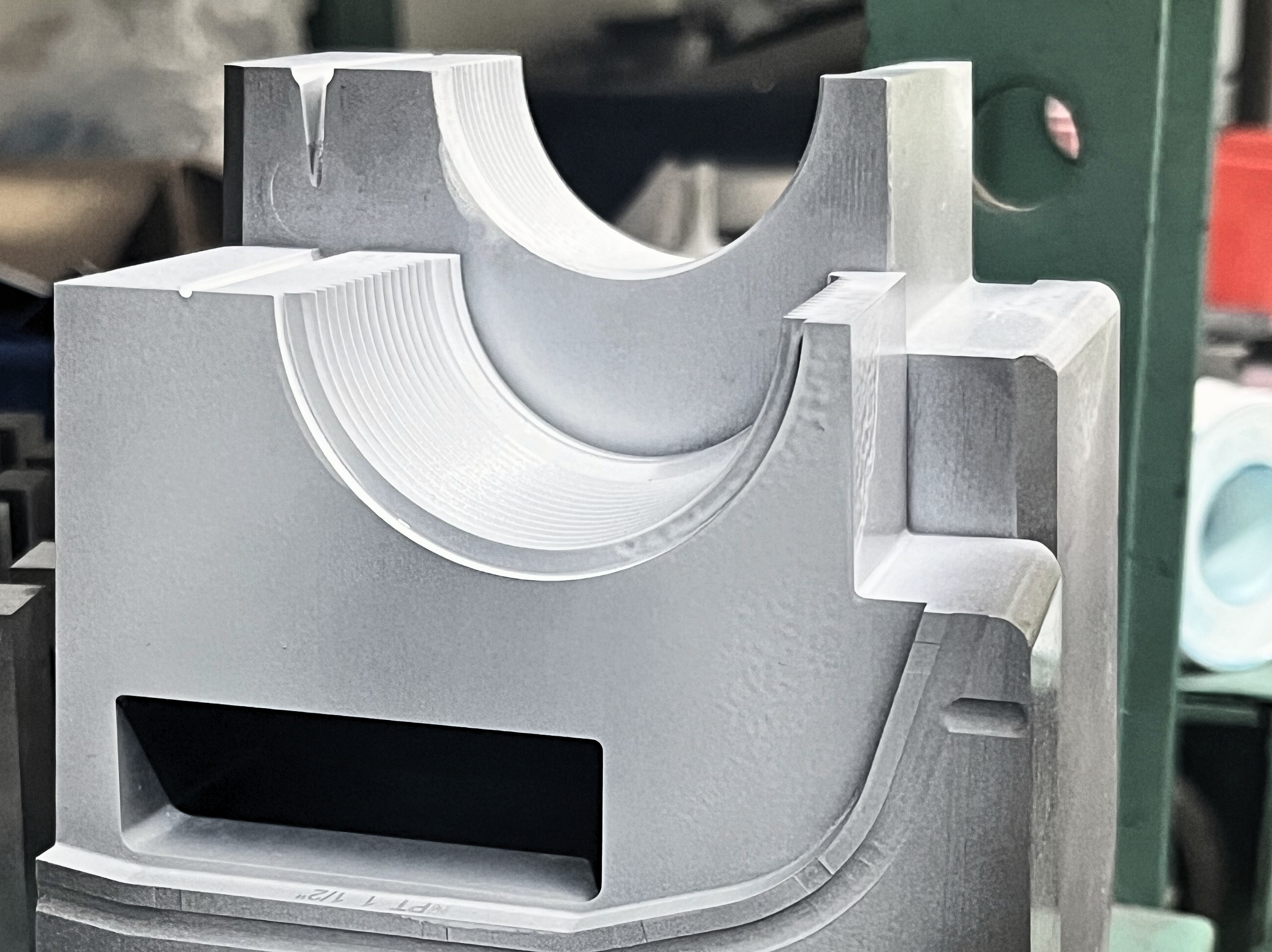 Aprimoramento de peças de moldes de injeção com insertos deslizantes roscados: uma solução fundamental para as necessidades de moldagem da Emerson 2