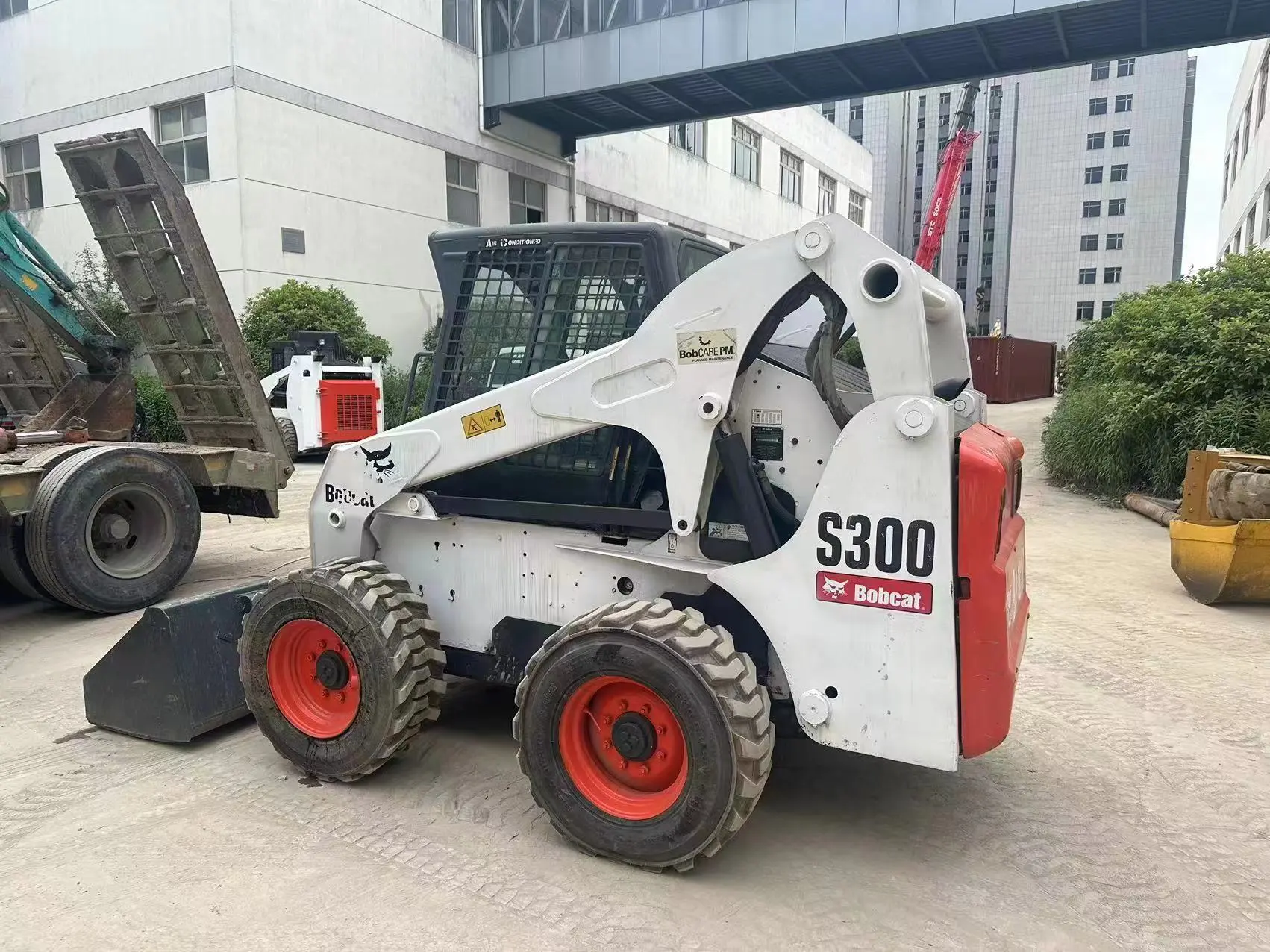 2019 BOBCAT S300 S250 S130 SKID STEER LOADER USA original 81 horsepower in landscaping snow removal 10.5 feet 1