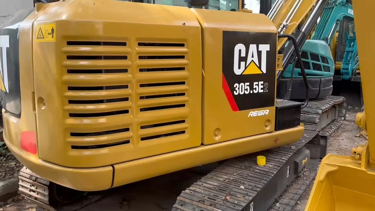 Mini pelle hydraulique sur chenilles CAT 305.5E2 2020, 5 tonnes, 41 chevaux avec flèche pivotante 1