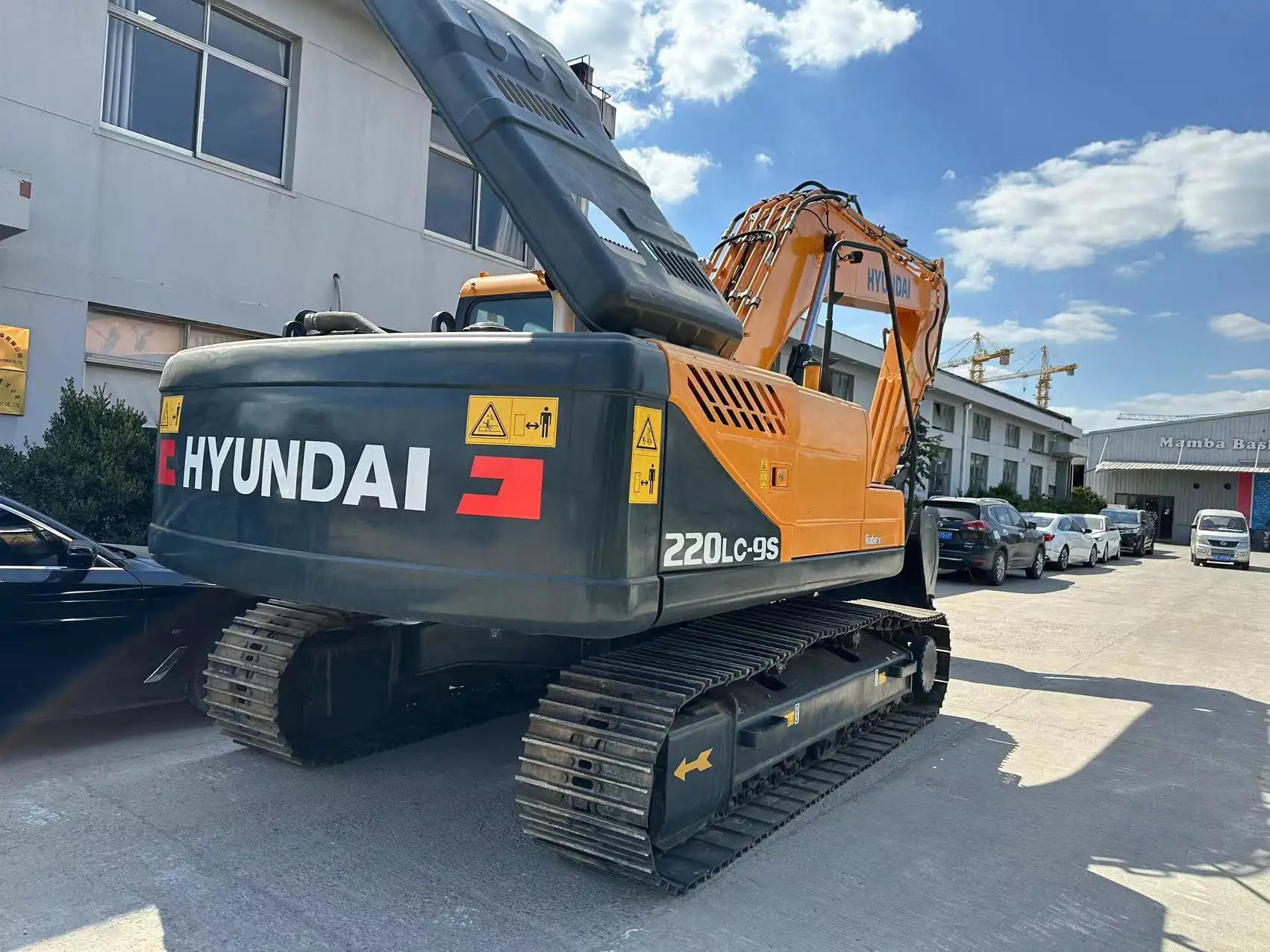 Attrezzatura da costruzione pesante usata R220LC-9S 890richiedi ora 6