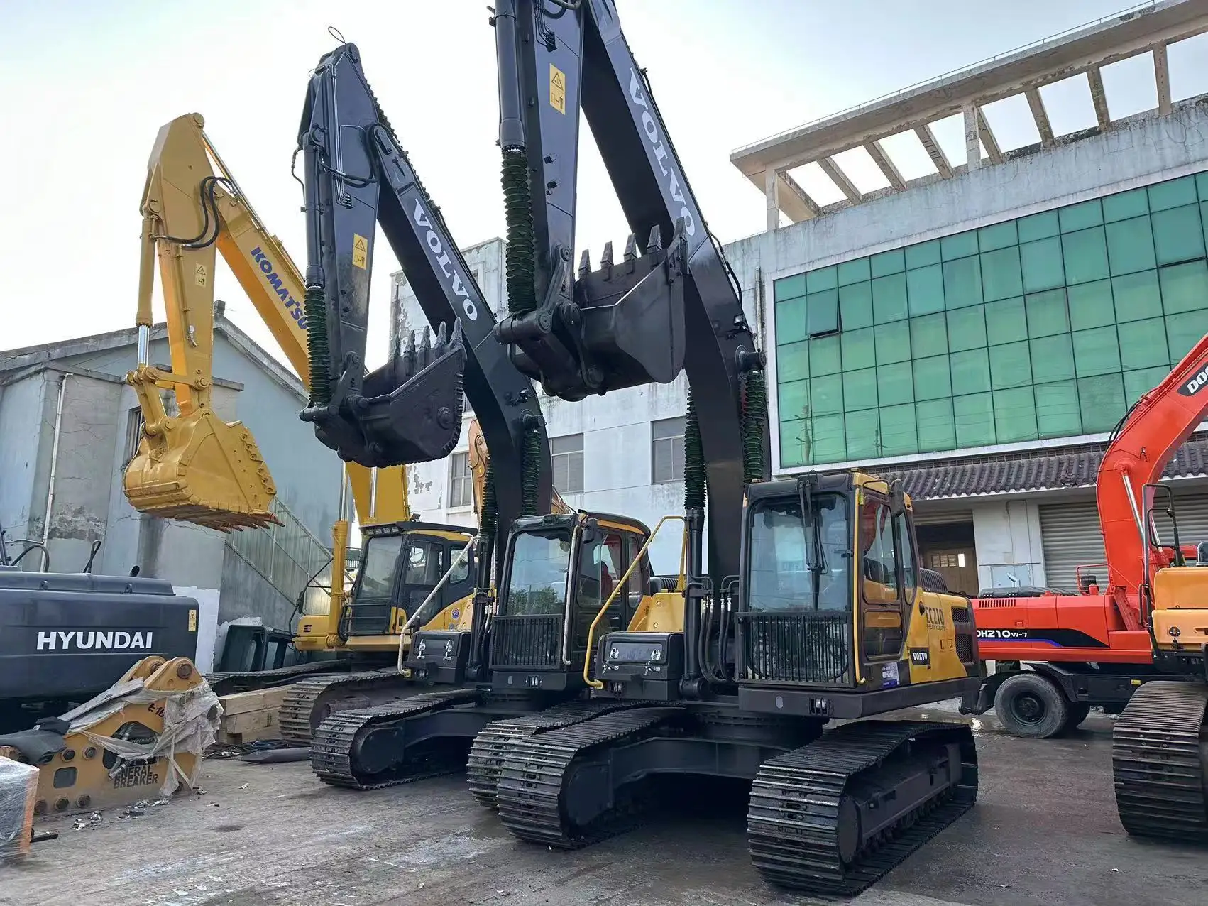 2nd Hand Excavator for Sale at Sale 2022on Sale 5