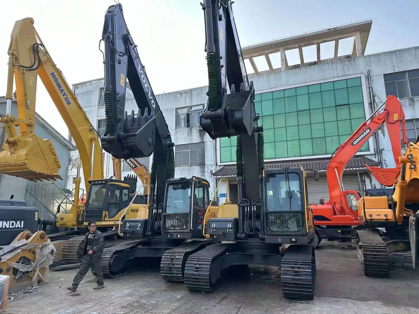2nd Hand Excavator for Sale at Sale 2022on Sale 2