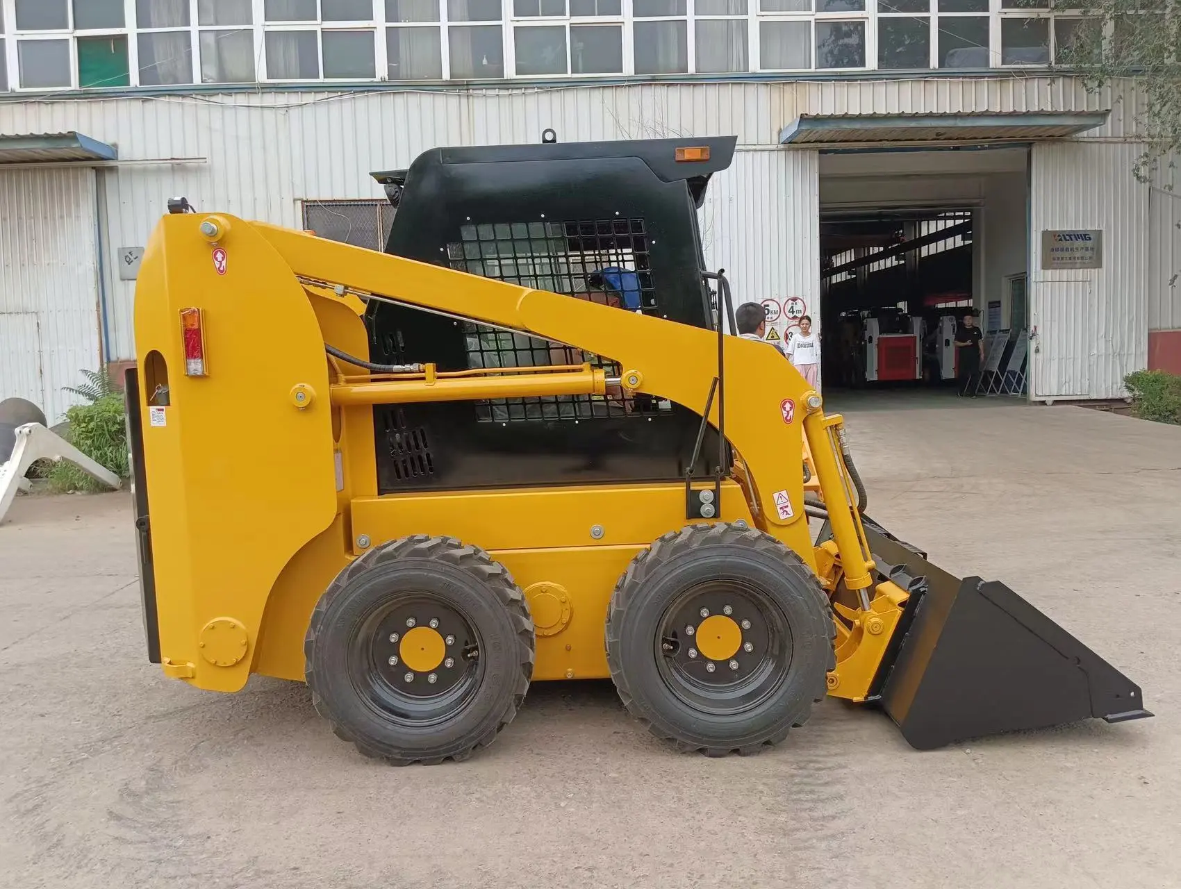 JC45 tout nouveau chargeur à direction compacte 3 tonnes 0,4 m3 37kw OEM ODM 1