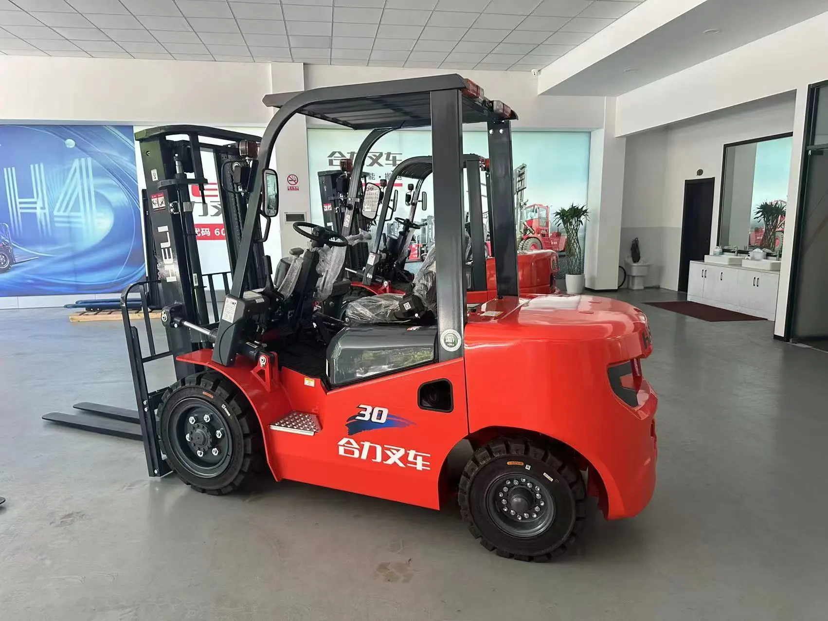 Brand new Heli CPCD30 Counterbalanced forklift truck 3 tons 2 stages 1