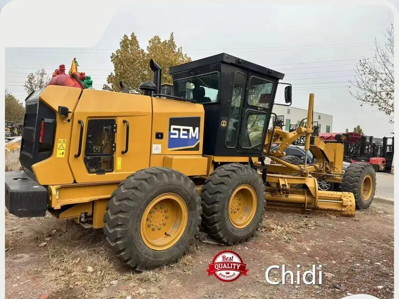 Niveleuse d'occasion 2100 pour entreprise par Chidi Trade 1