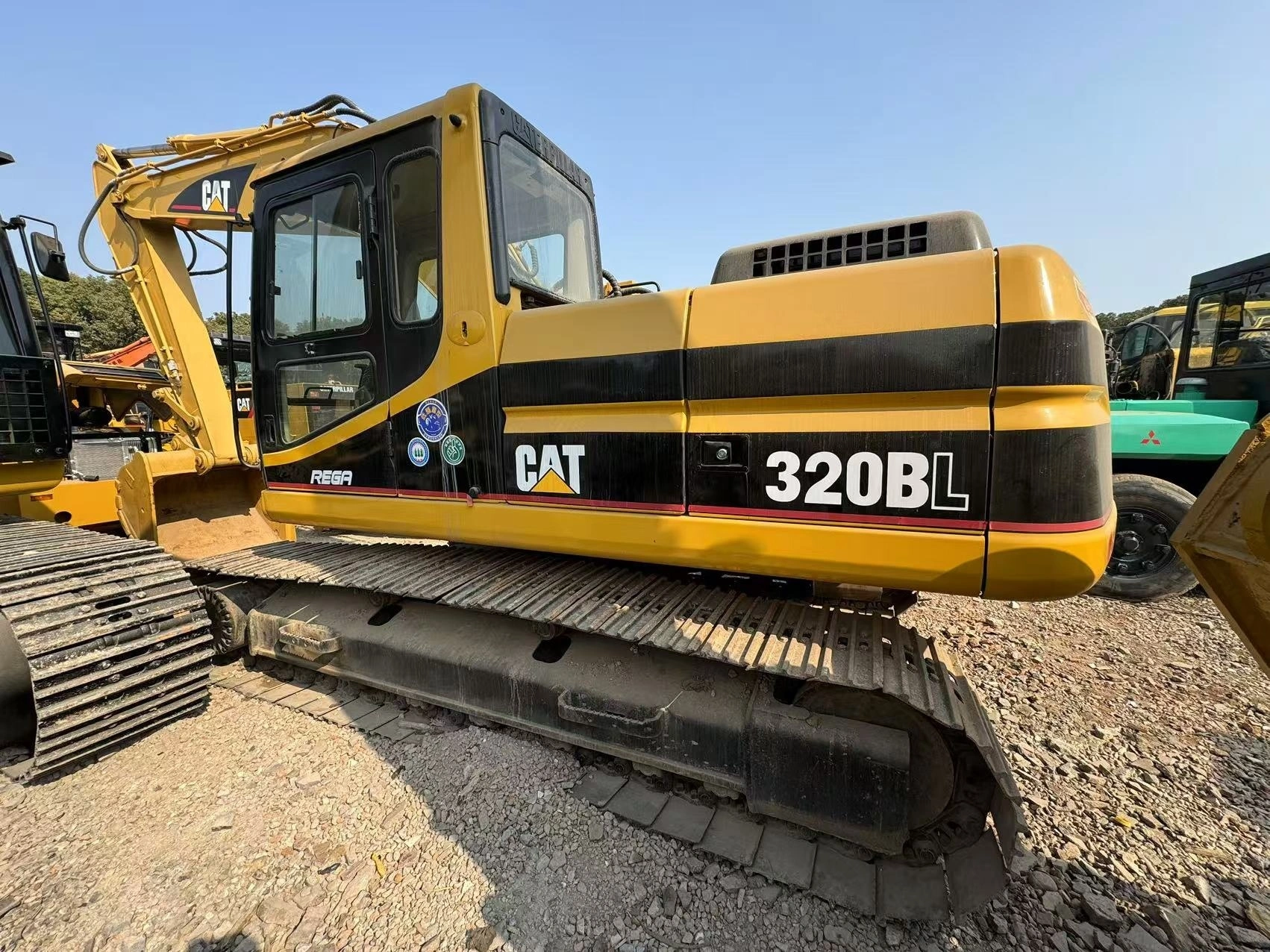 2001 CAT 320BL Excavatrice sur chenilles d&39;occasion Équipement de terrassement lourd en stock à vendre 1
