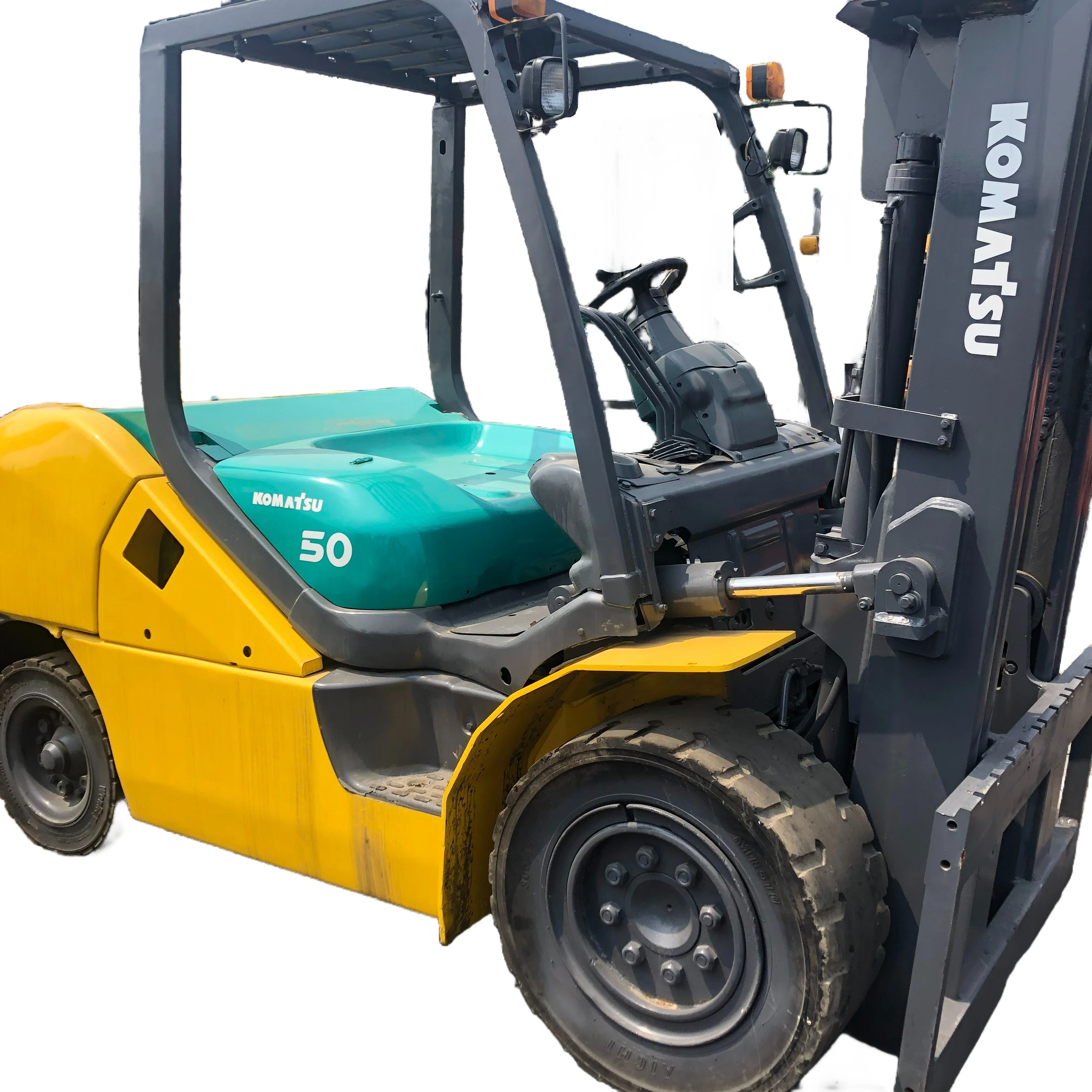 رافعة شوكية كوماتسو FD50 5 طن موديل 2020 FD70 FD150 بحالة جيدة للبيع 1