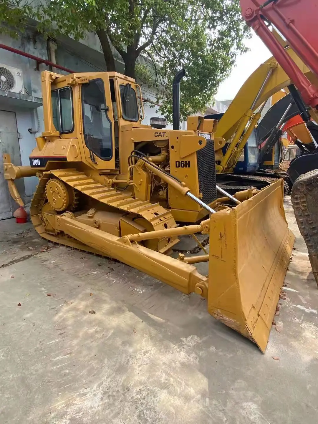 Bulldozer de cadenas CAT D6H 2018 usado, de segunda mano, de alta calidad, en el astillero de Shanghái. 1