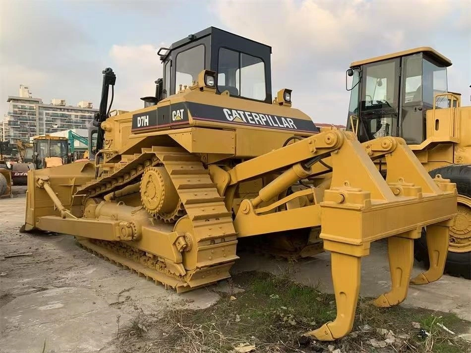 Bulldozer de orugas usado CAT D7H 2018, original de Japón, en el astillero de Shanghái. 1
