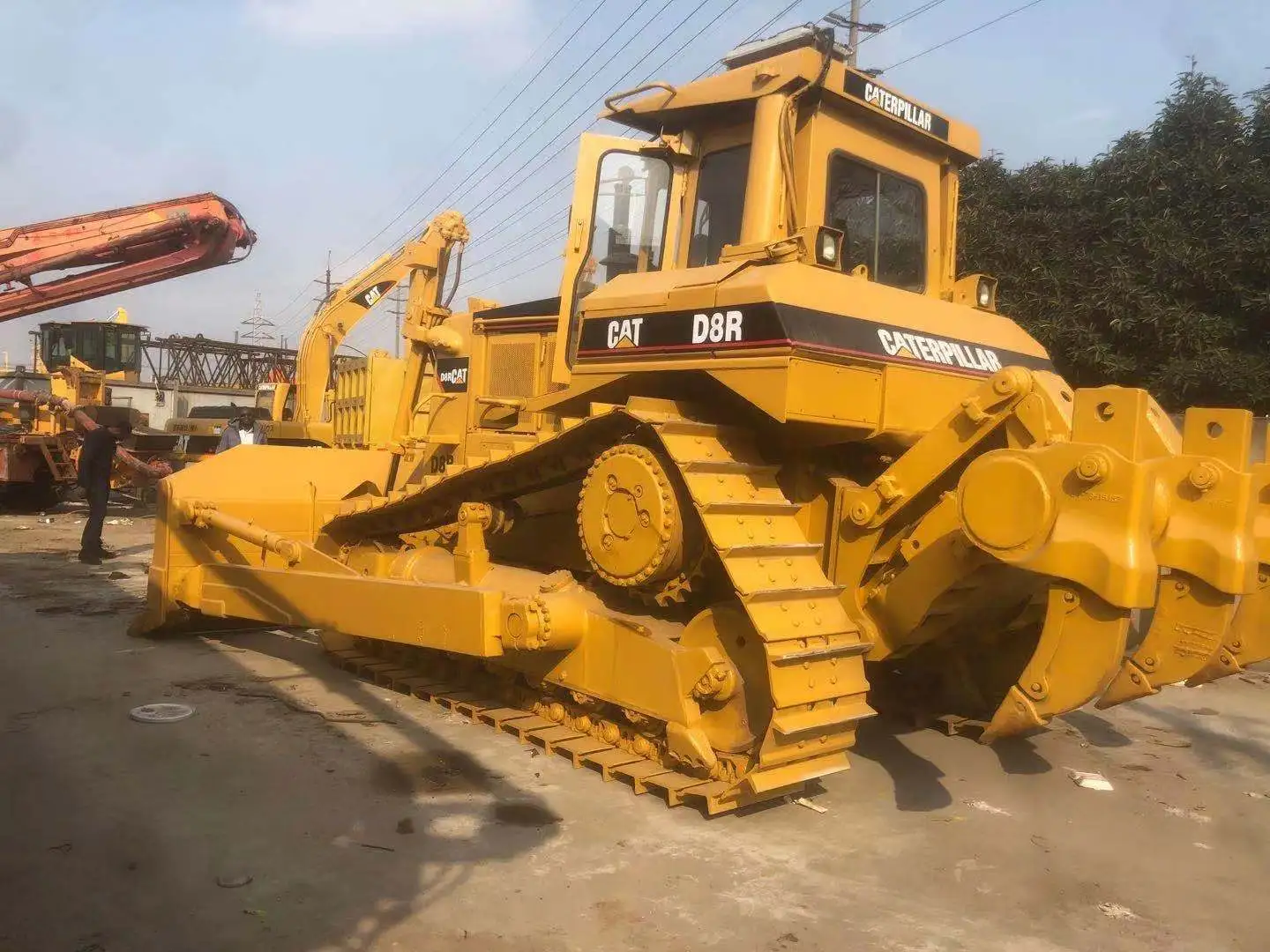 Bulldozer de cadenas usado CAT D8R 2019, fabricado en Japón, de alta calidad, de segunda mano. 1