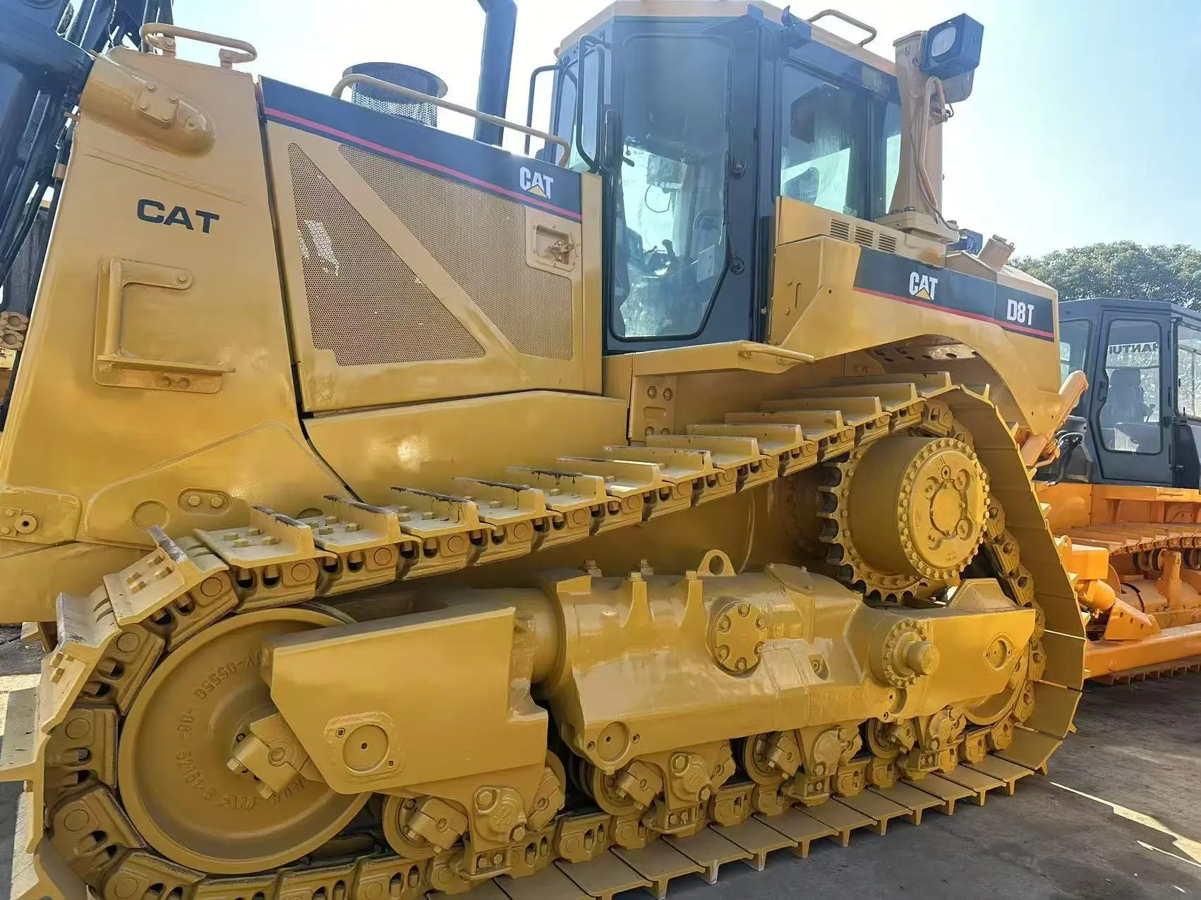 Bulldozer sobre orugas CAT D8T 2016, usado, equipo de construcción de segunda mano en Shanghái Yard 1