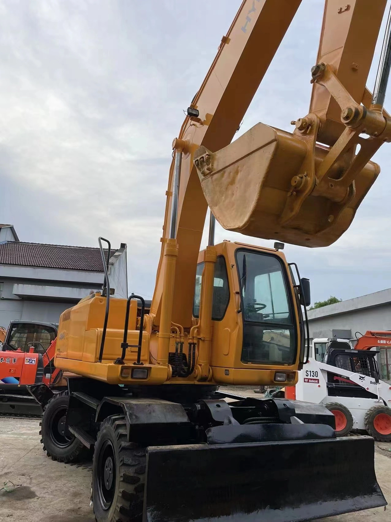 2020 Hyundai  210W-7 Used Wheel Excavator High Quality Secondhand Hyundai Digger Hot Sale in Shanghai Yard 1