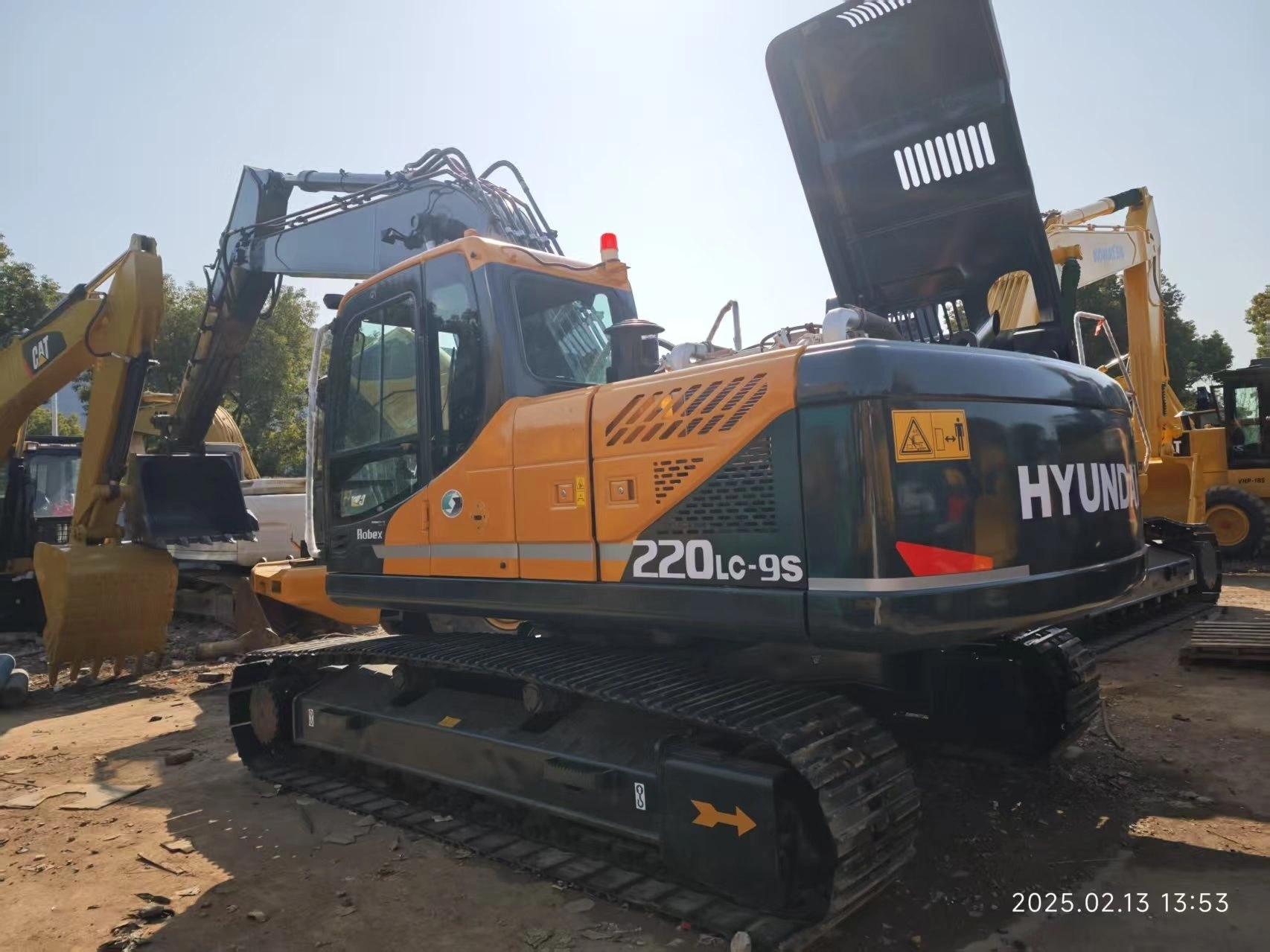 Hyundai 220LC-9S 2018 - Escavadeira de esteira usada - Escavadeira de segunda mão - Entrega global no pátio de Xangai 1