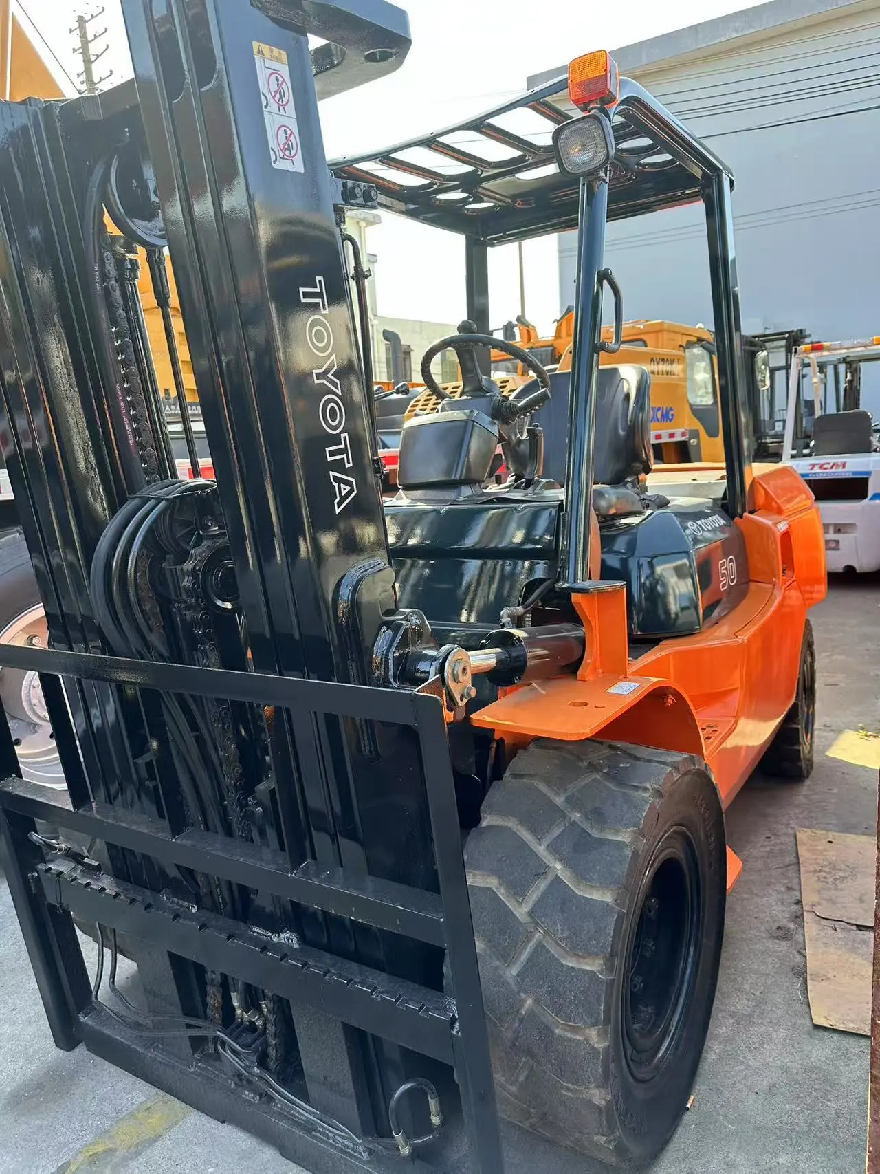 2021 Toyota 8F50D Utilisé un chariot élévateur électrique Utilisé Triplex Mast Forklift à Shanghai Yard Global Livrot 1