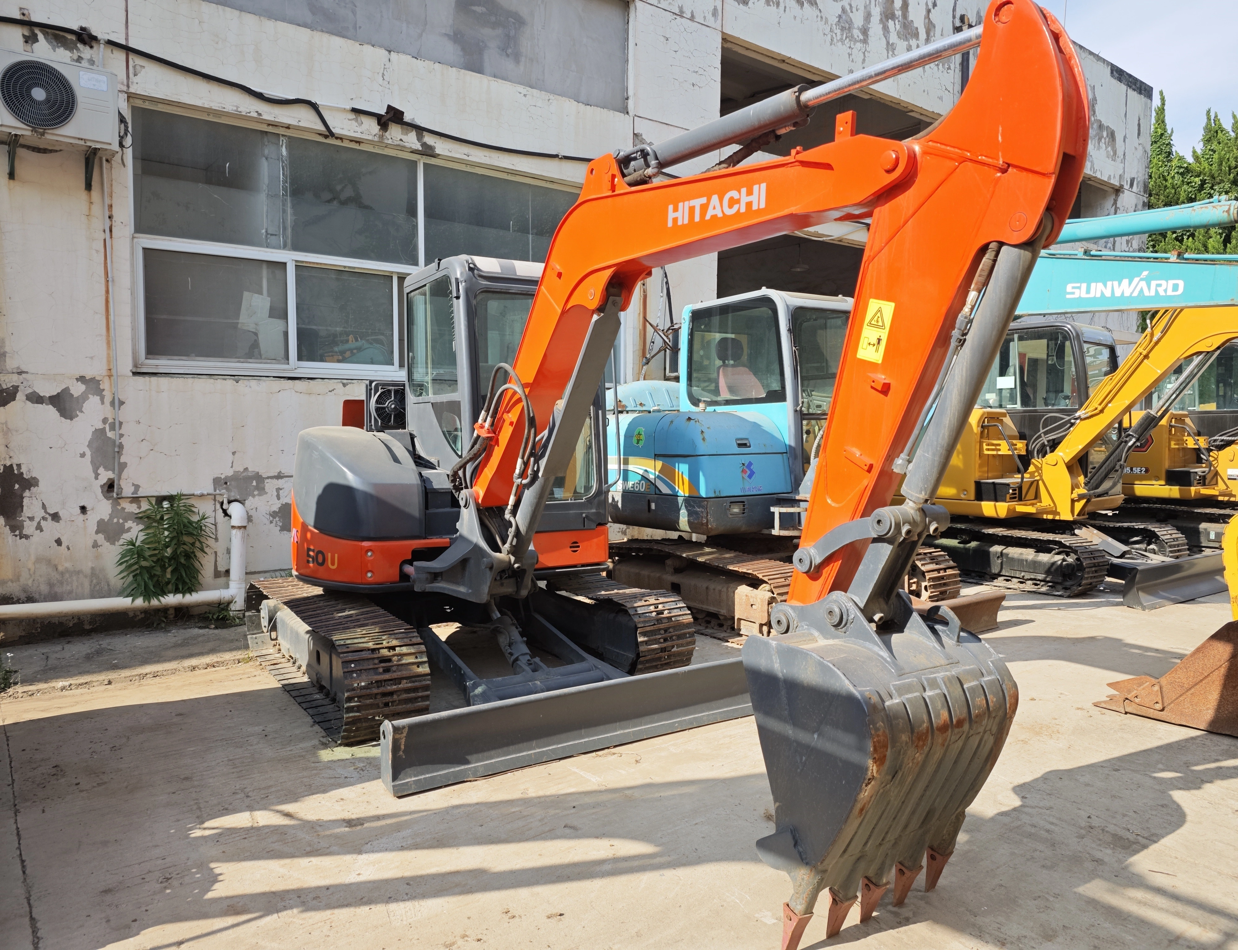 2019 Hitachi ZX50U a utilisé l'excavatrice de robottes de 5 tonnes de seconde main dans la cour de Shanghai 1