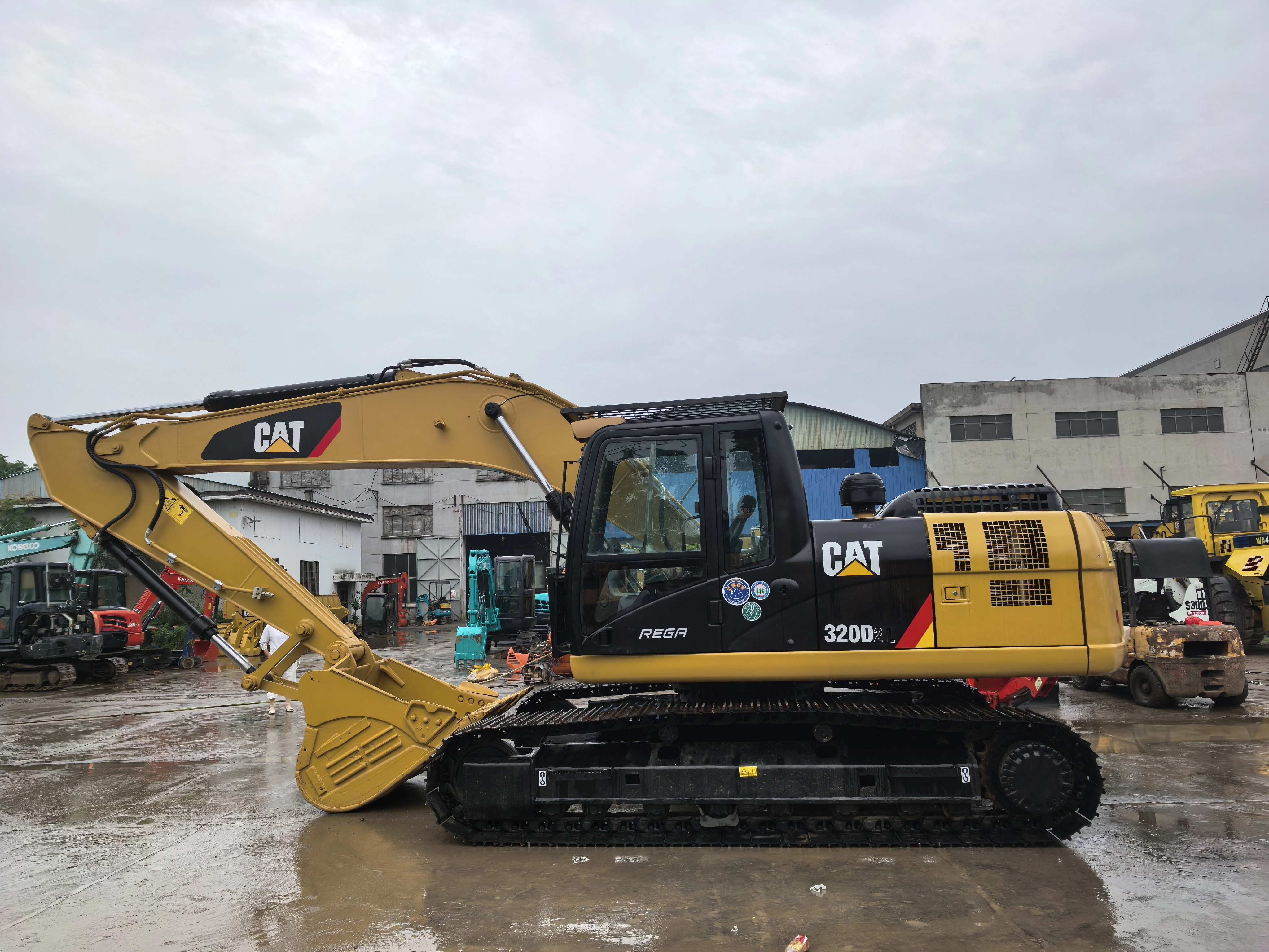 2017 CAT 320D2L 330D2 336D Crawler hydraulic excavator 20 tons made in USA 1