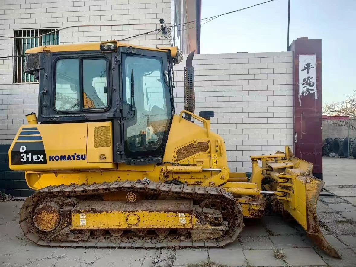 Bulldozer usato KOMATSU D31EX-22 del 2012, bulldozer cingolato di seconda mano di alta qualità 1