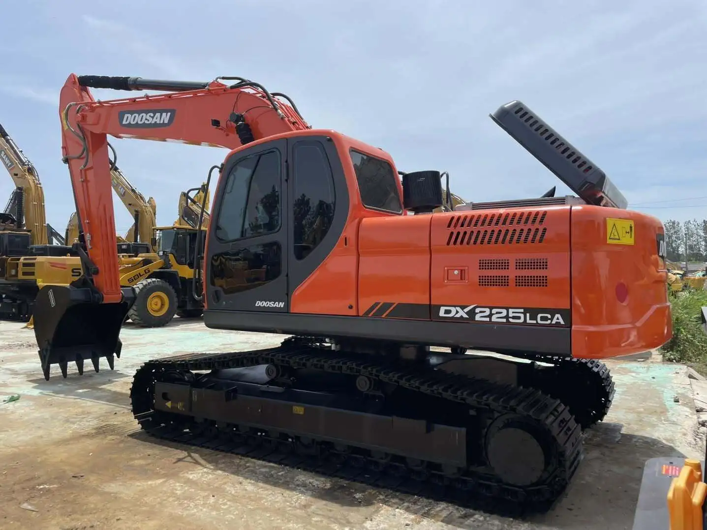 Excavadoras Doosan DX225LCA 2019 usadas, originales de Corea, de segunda mano, Doosan DH220LC, DX225LC y DH225LC, disponibles en stock para la venta en Shanghái. 1