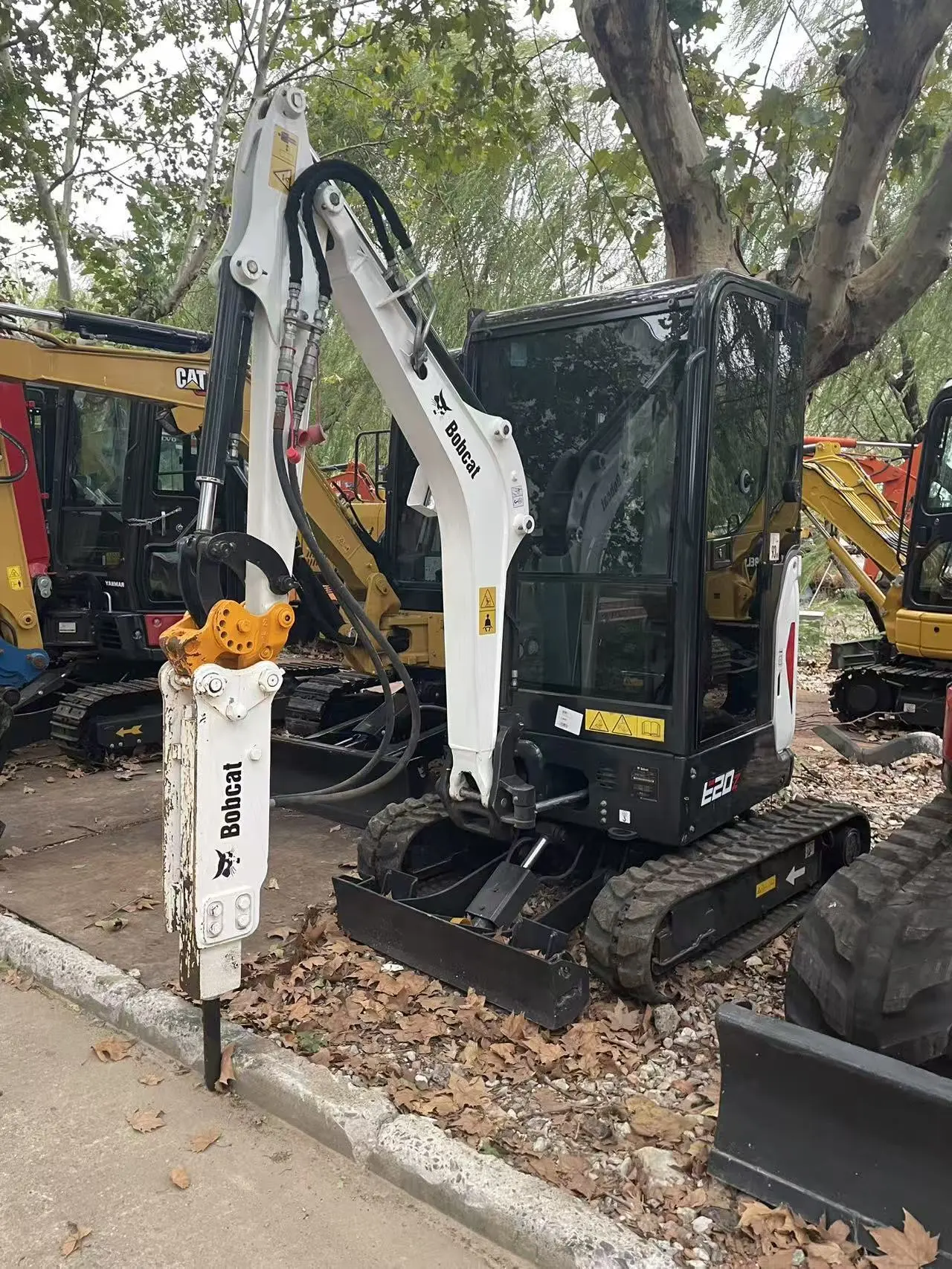 Miniexcavadora hidráulica sobre cadenas Bobcat E20 de 2 toneladas, modelo 2022, usada, en Shanghái. 1