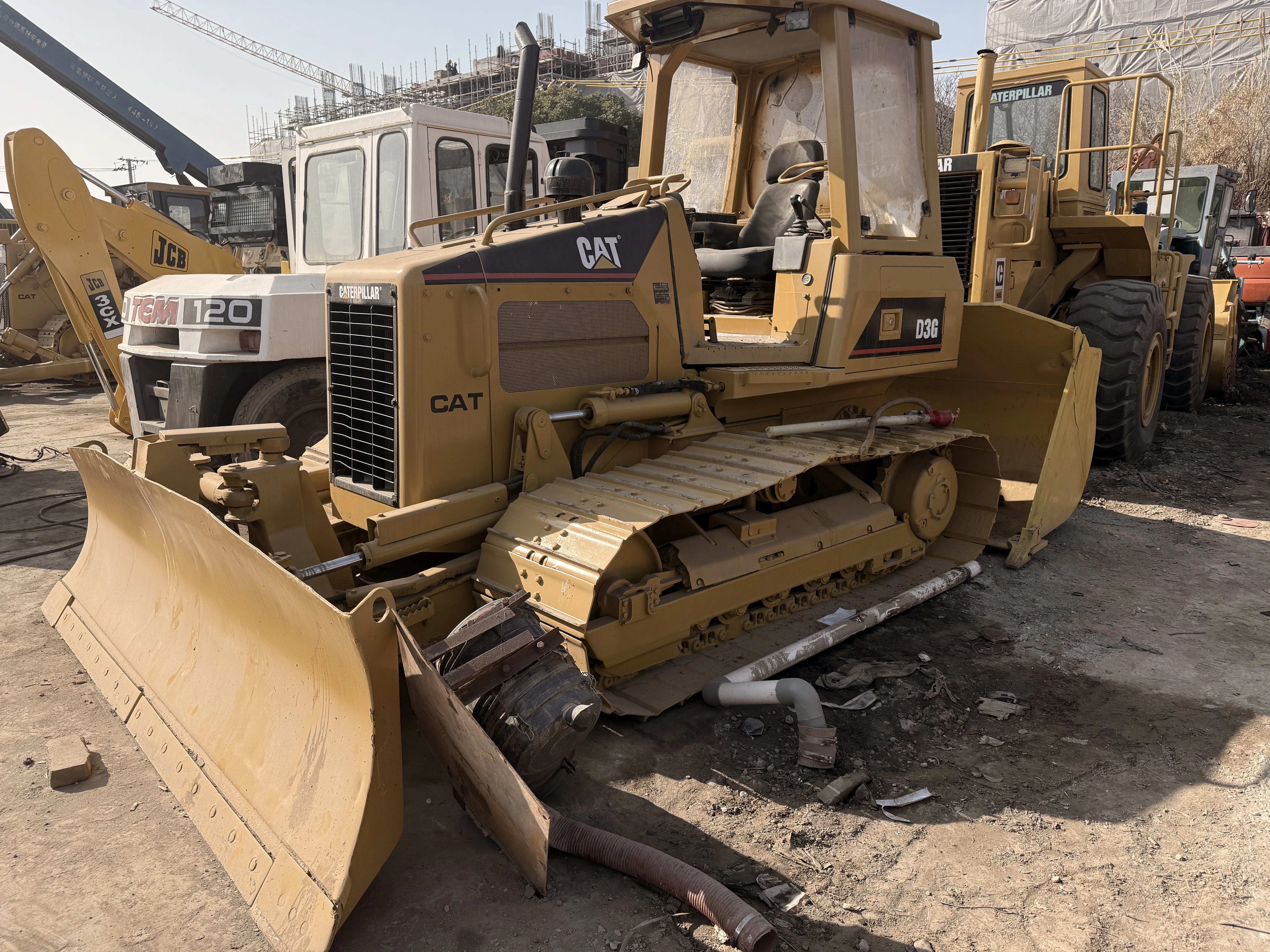 Bulldozer usado CAT D3G 2019, de segunda mano, de alta calidad, con entrega global en el patio de Shanghái. 1