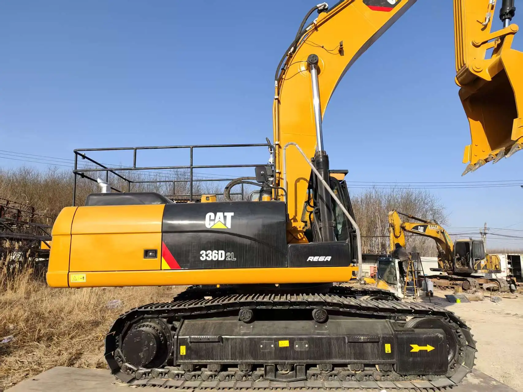 Pelle hydraulique sur chenilles d'occasion CAT 336D2L (2023), 36 tonnes, en excellent état, disponible à Shanghai. 1