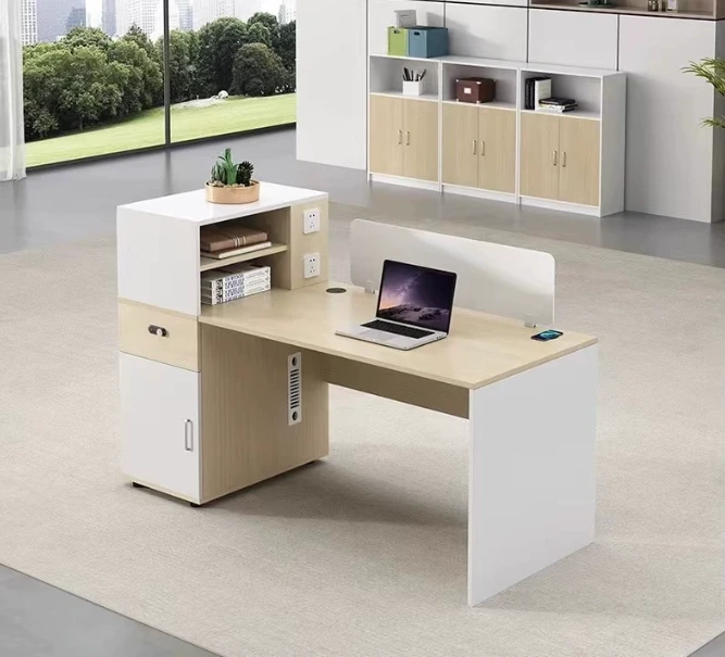 La combinación de escritorio y silla para el personal de oficina con tarjetero de partición de pantalla se puede personalizar 1