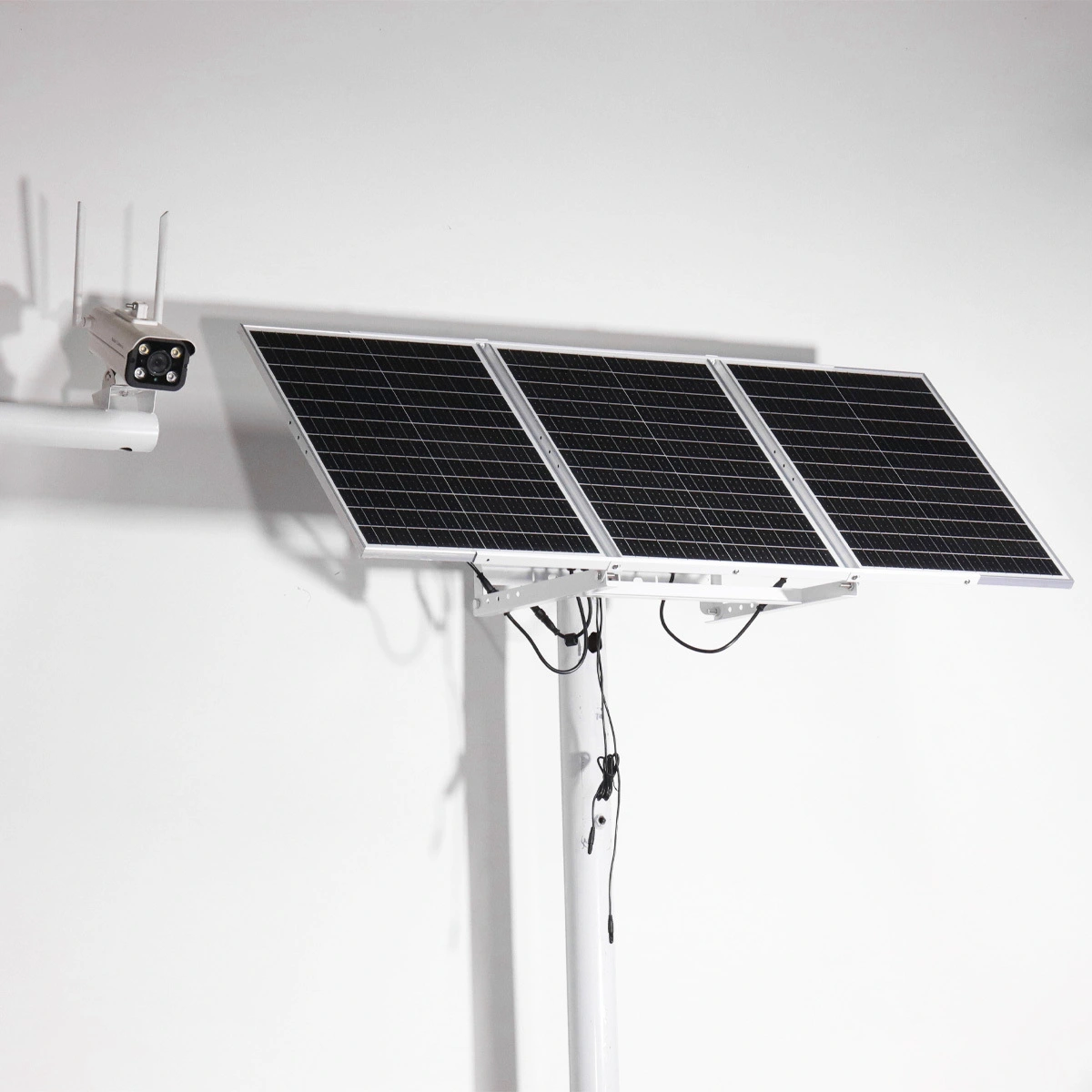 12V60Ah 666Wh All-in-one Lithium Ion Battery PMW Solar UPS With 120W Mono Solar Panel 1