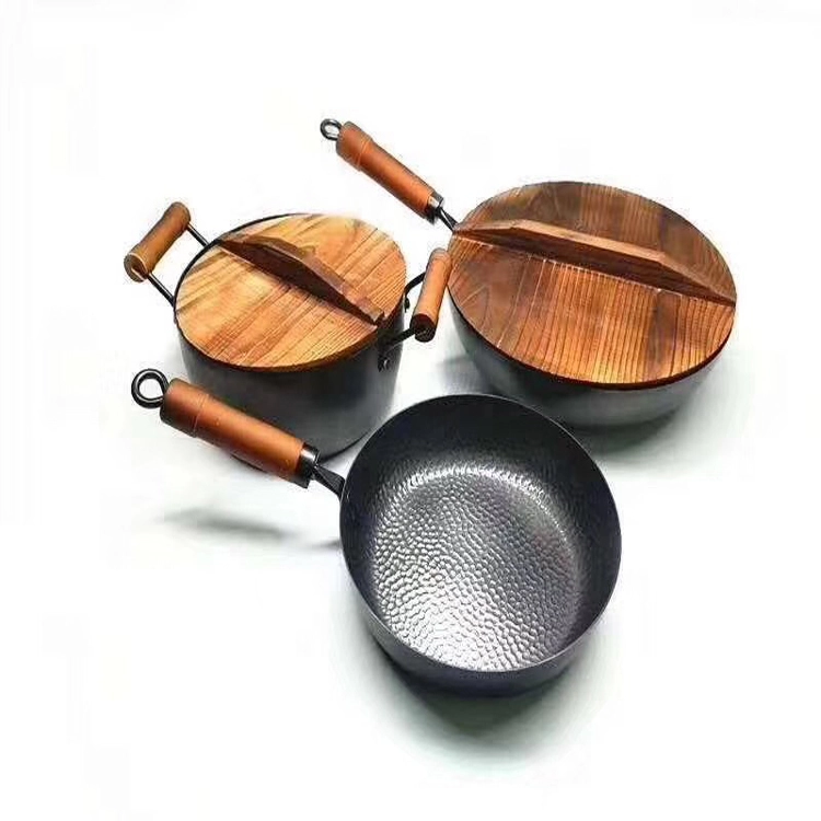 Druckguss-Kochtöpfe. Kochgeschirr aus Gusseisen mit Holzgriff1 1