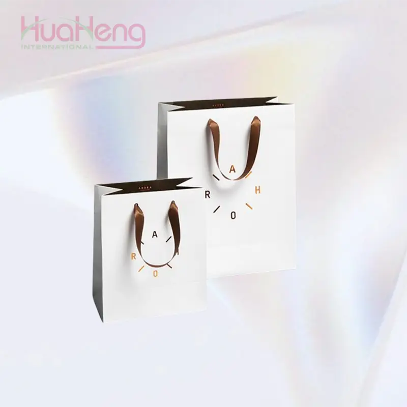 Exclusive Luxury Gift Bags To Elevate Your Christmas Presentations 1
