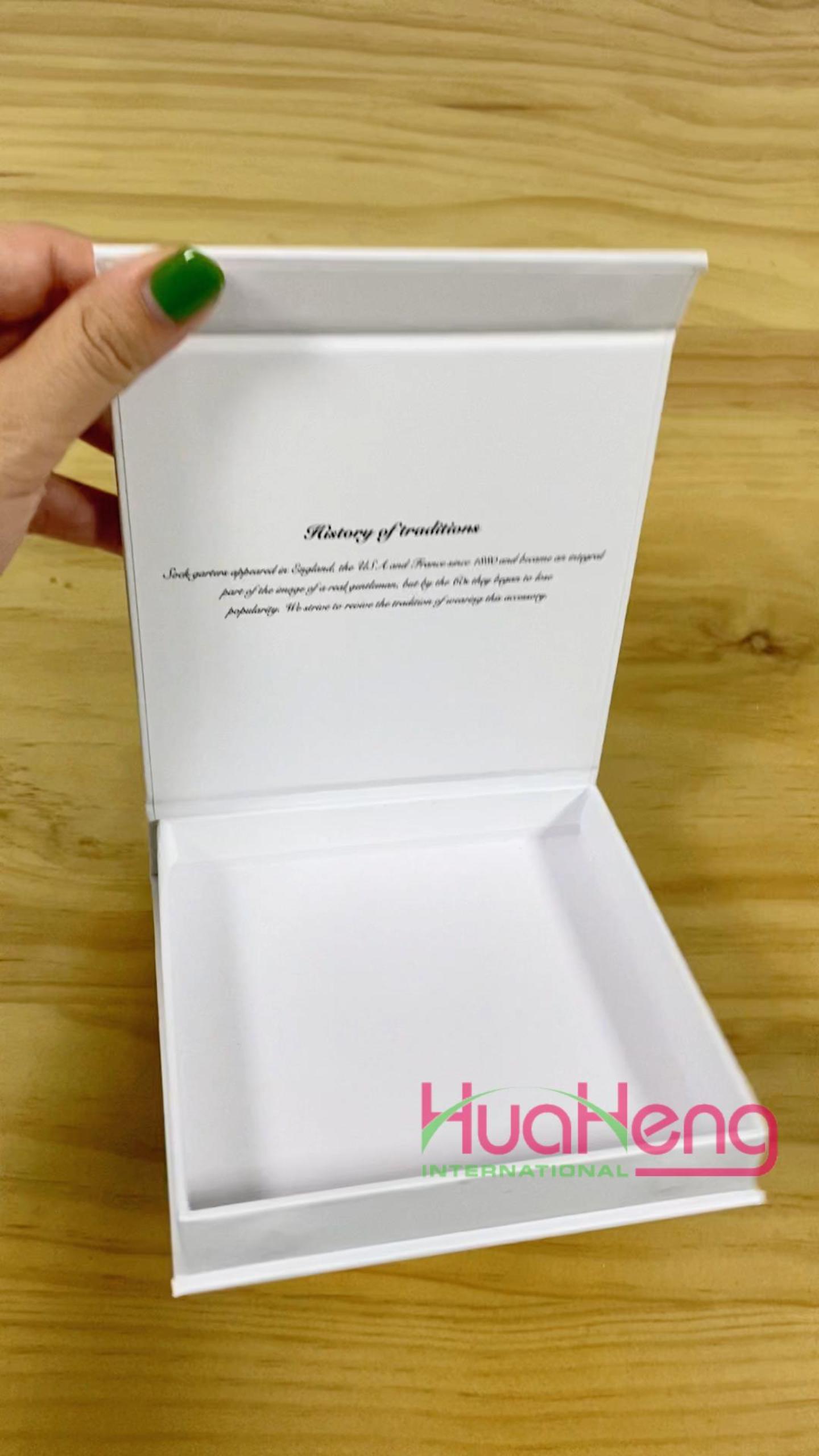 Cajas blancas estilo libro de Hua Heng con logotipo negro: ¡la esencia de menos es más!