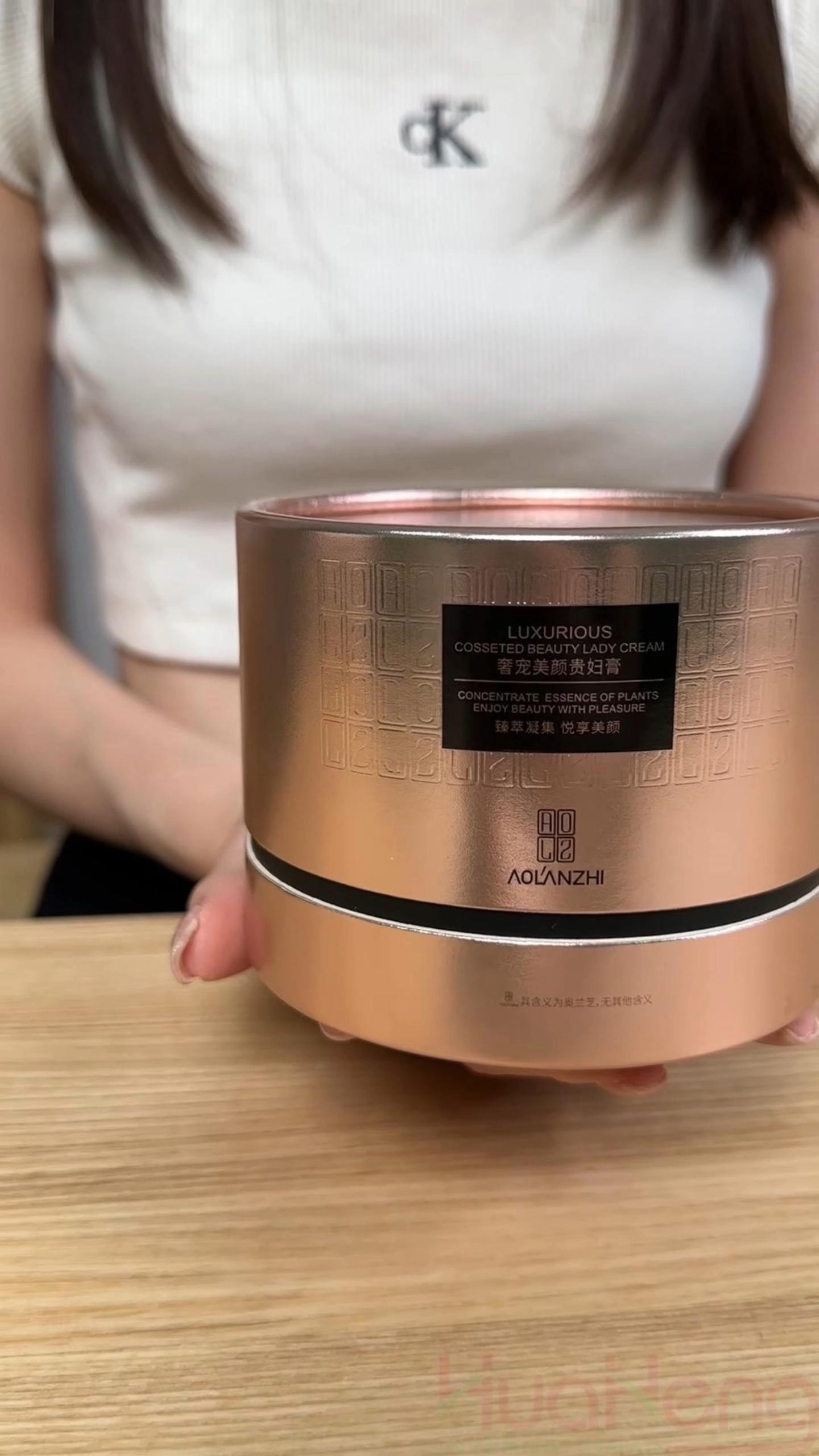 Luxueuze uitstraling: de roségouden cilinderpapierdoos voor prestigieuze cosmetica