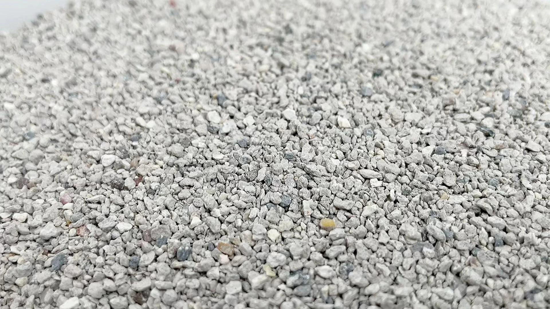 FC02 Premium Mineral Litter 1