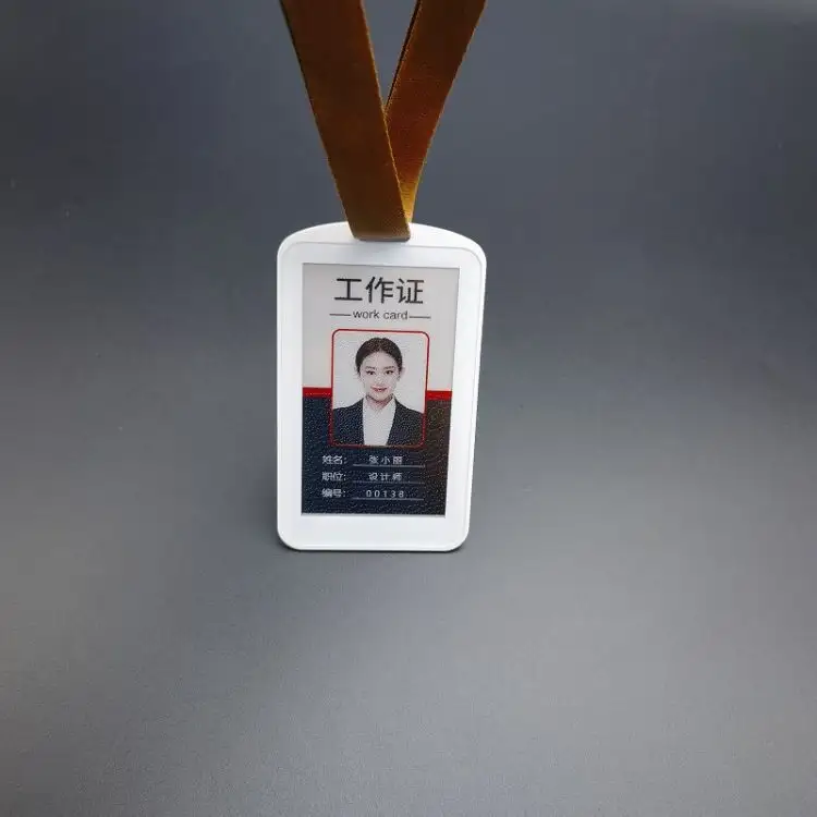 हाइलाइट द्वारा इलेक्ट्रॉनिक नाम बैज 2