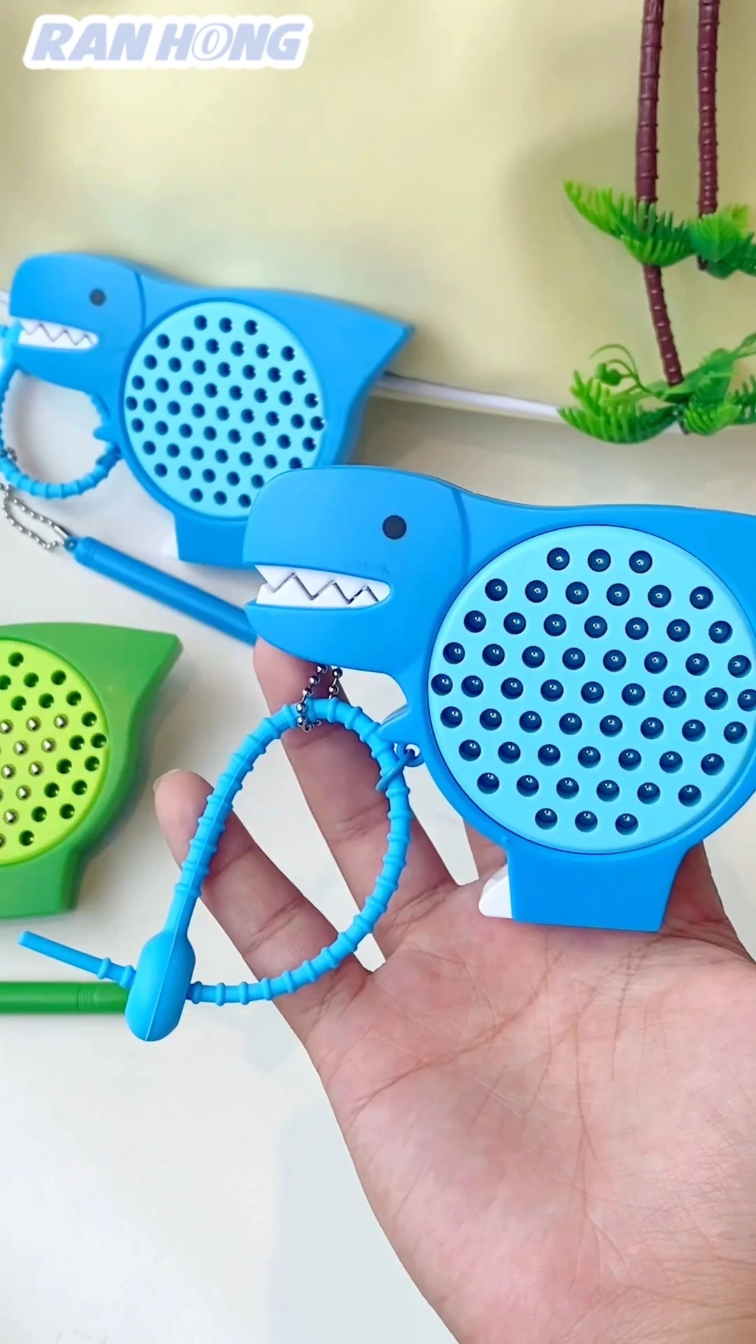Ranhong Cross Border Magnetic Bead Drawing Board Keychain Puzzle Toy for Kids 1