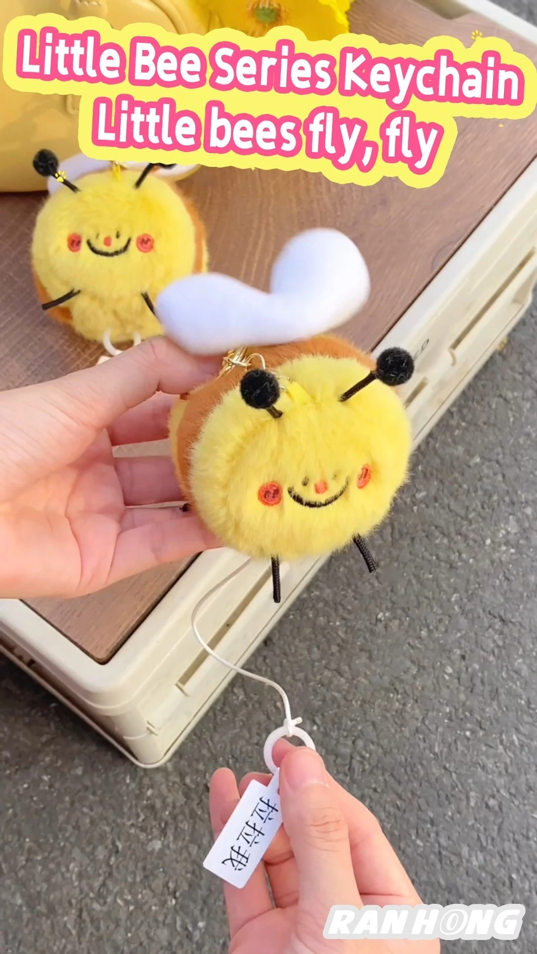 Ranhong Cute Flying Bee Pendant Doll with Flapping Wings Soft Flying Sky Toy for Children Qiang Kids' Toy 1