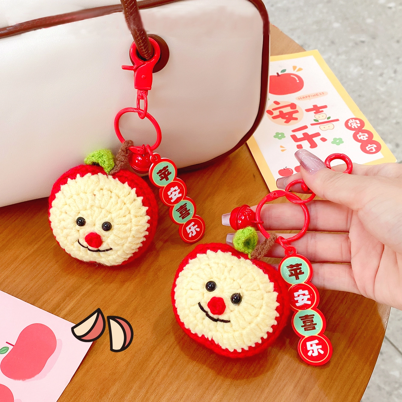 Ranhong Wholesale yarn keychain pendant handmade fruit good luck fruit fabric doll Ping'an apple wholesale 1